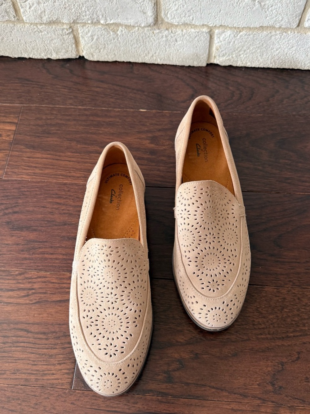 Clarks Women’s Trish Calla Loafer — Sand Suede EUC! - Picture 3 of 11